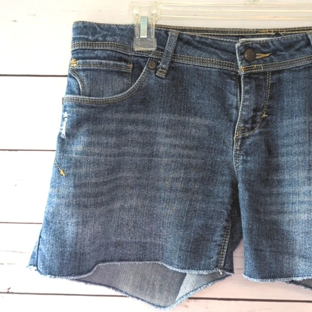Levi's‎ Midi Y2K Jean Shorts Juniors Distressed Denim Medium Wash Women's Size 9